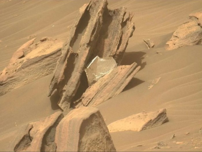 Waduh! NASA Temukan 'Sampah' Mirip Plastik di Mars, Punya Alien?