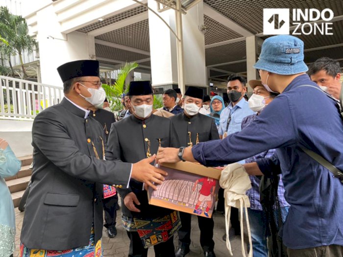 HUT DKI Jakarta Ke-495, Anies Terima Kado Petisi Ubah Nama JIS Jadi MH Thamrin