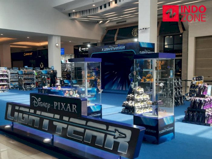 Lightyear Batal Tayang di Indonesia, Disney Tetap Buka Booth Jualan Merch di Depan XXI Ini