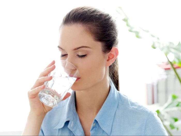 Benarkah Cuma Banyak Minum Air Putih Bisa Cegah Jerawat?