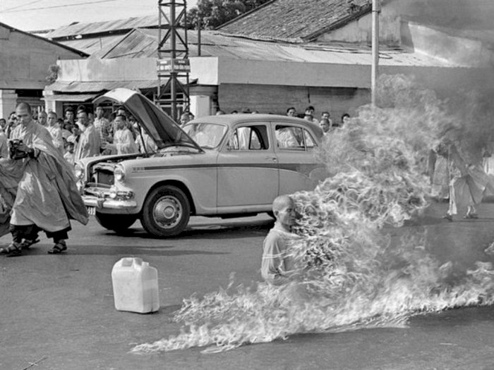 Aksi Nekat Biksu Vietnam Bakar Diri di Tengah Perang Tahun 1963 Bikin Gempar Dunia!