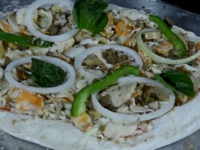 Tunqu Nangkring, Pizza Emperan yang Rasanya Enggak Kalah dengan Merek Ternama