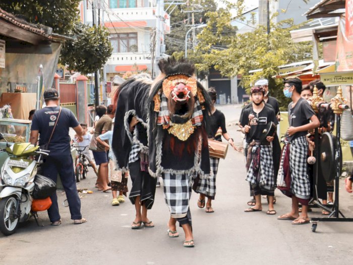 Sempat Viral Anak-anak Dikejar Barong di Bali? Ternyata Tradisi Itu Ada Penjelasannya