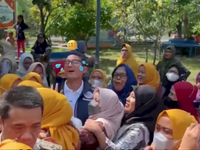Ketika Sandiaga Uno Jadi Rebutan Ibu-Ibu saat Kunjungan Kerja
