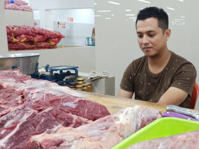 Efek Dahsyat PMK, Pedagang Daging Sapi Rela Menunggu Pembeli Sampai Mengantuk 