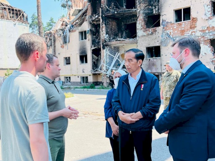 Berlatar Bangunan Hancur, Jokowi: Jangan Ada Lagi Kota di Ukraina yang Rusak Akibat Perang