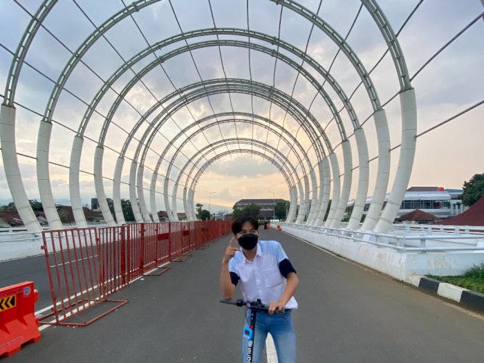 Habiskan Rp19 Miliar, Jembatan Instagramable Ini Dibangun Pakai Plastik Kresek! Serius? 