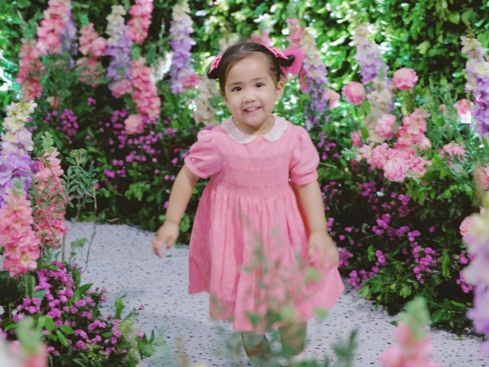 Gak Kalah Mewah dari Ameena, Anak Momo Geisha Pakai Rok Pink Seharga Sapi Kurban