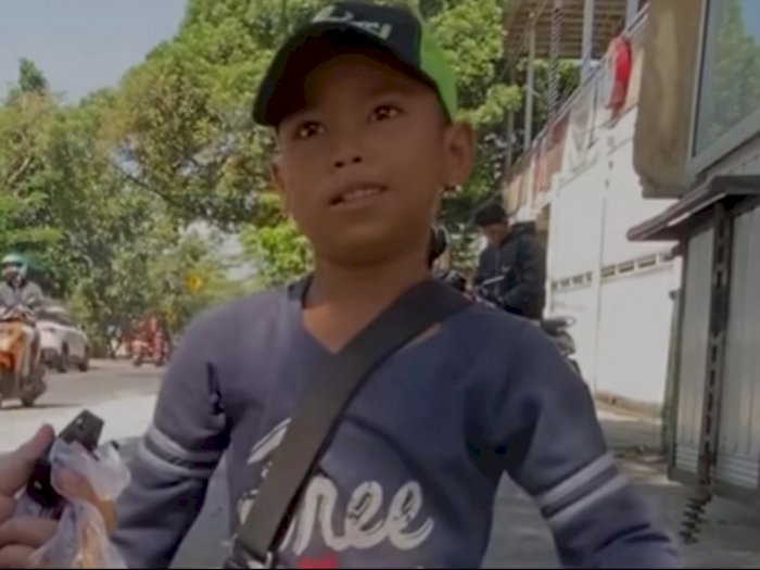 Terharu! Bocah Penjual Donat yang Putus Sekolah dapat Bantuan Rp200 Juta dari Netizen