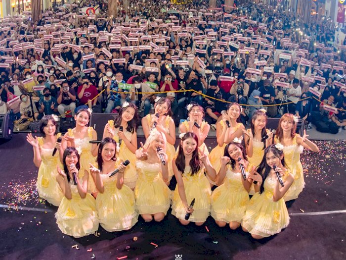 Penampilan Tour JKT48 Pecah Dibuat Ribuan Penonton, Para Membernya Nangis