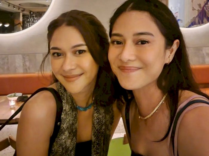 Dian Sastro dan Nana Mirdad Menawan Tanpa Makeup, Duo Vampir yang Makin Muda