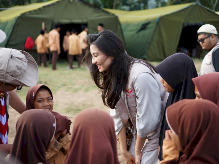 Potret Raline Shah Jadi Relawan di Lombok, Sumringah Menari Bersama Anak-Anak!