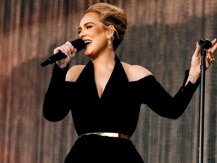 Big Respect! Adele Hentikan Konser Sejenak Demi Bantu Fans dari Desakan Penonton