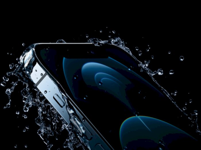 Apple buat Layar iPhone Optimal meski Dipakai Ngetik di Dalam Air dan Hujan