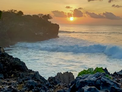 Bukan Kuta atau Diamod, Ini Pantai yang Cocok Buat Honeymoon di Bali 