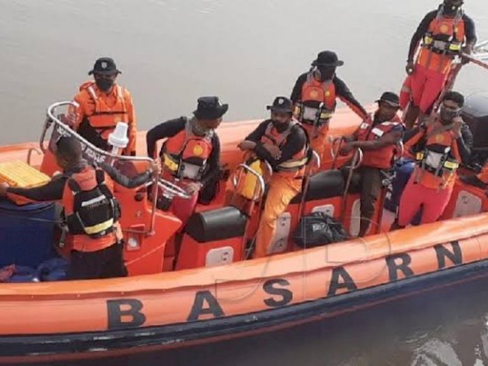 Kapal Berisi Kubik Kayu Kecelakaan di Perairan Mimika, 11 Orang Hilang