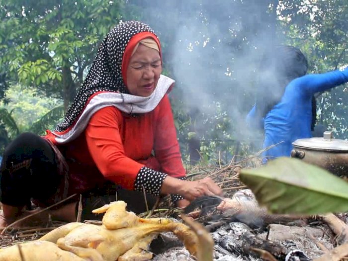 Ritual 'Aneh'! Memasak Lemang Ayam Dilarang Pakai Garam, Kalau Dilanggar Bisa Fatal!