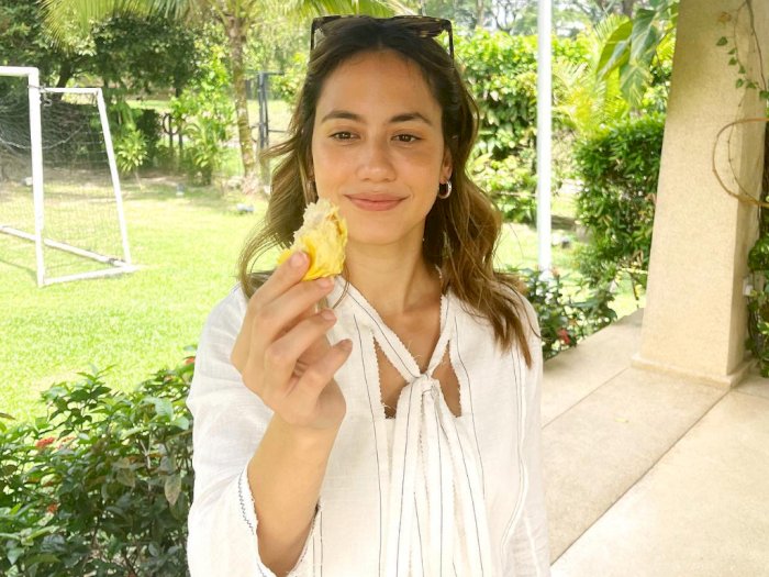 Pevita Pearce Pertama Kali Coba Makan Durian, Netizen Gemas: Ekspresinya Lucu
