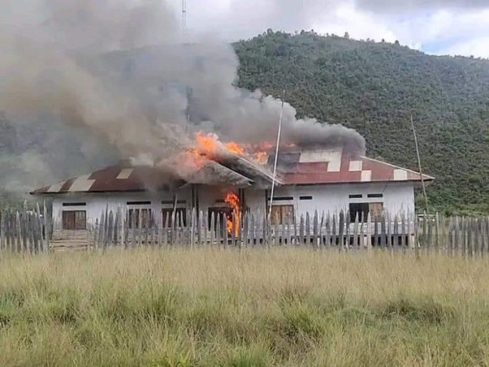Kantor Distrik di Papua Ludes Dibakar, Polisi Buru Pelakunya