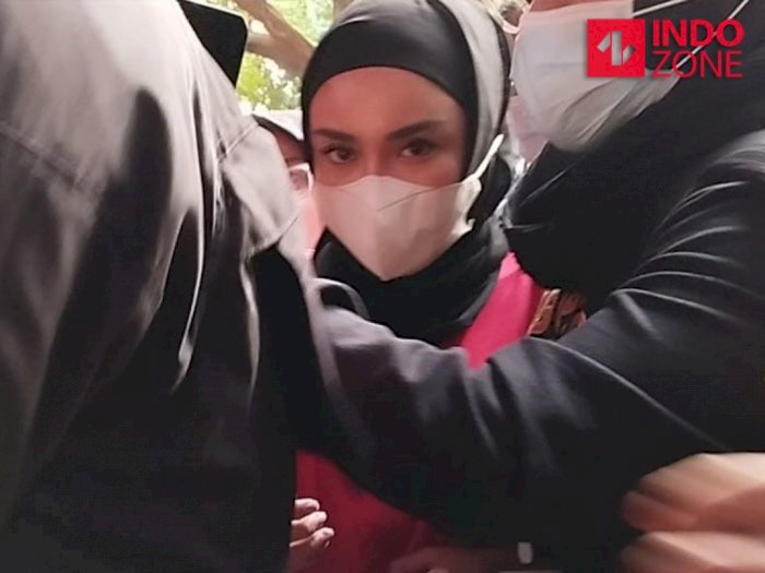 Sebelum Ditangkap, Medina Zein Diintai Polisi: Aktivitas Normal, Pakai Makeup, dan Sehat