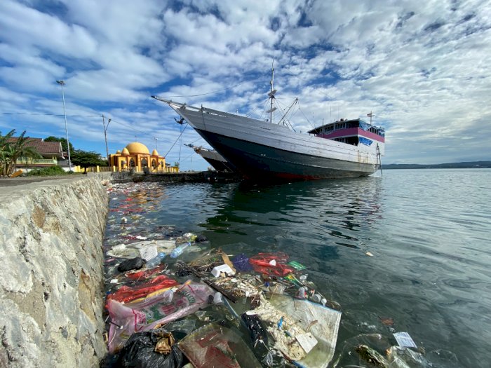 Jorok! Sampah Menumpuk di Pelabuhan Kapal Kayu Parepare, Pemkot Cuma Sosialisasi Doang