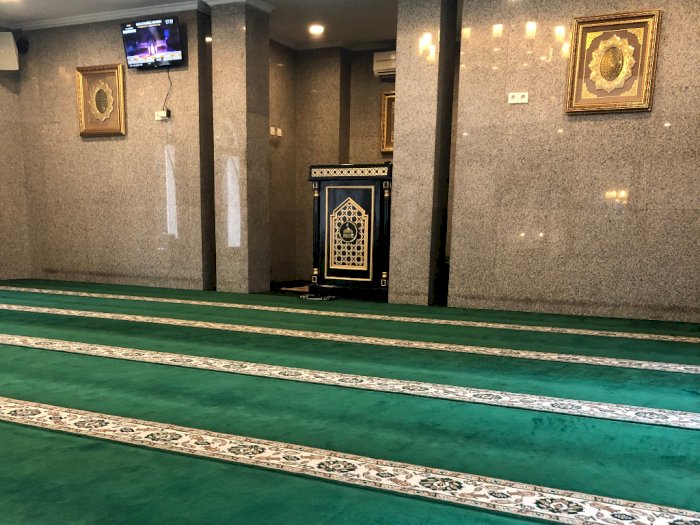Terungkap! Ini Alasan Kenapa Karpet di Masjid Selalu Berwarna Hijau