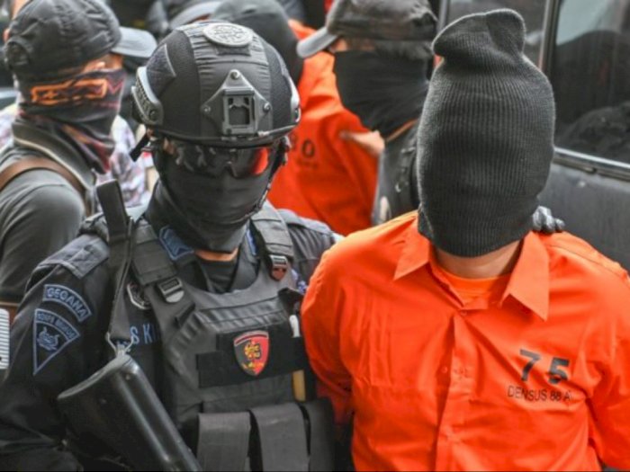 Densus 88 Kembali Beraksi, 4 Teroris Ditangkap di Riau dan Sumut