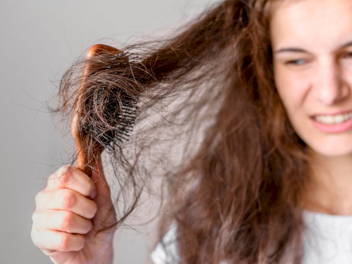 Rambut Rusak karena Catok? Ini Penyebab yang Harus Kamu Tahu