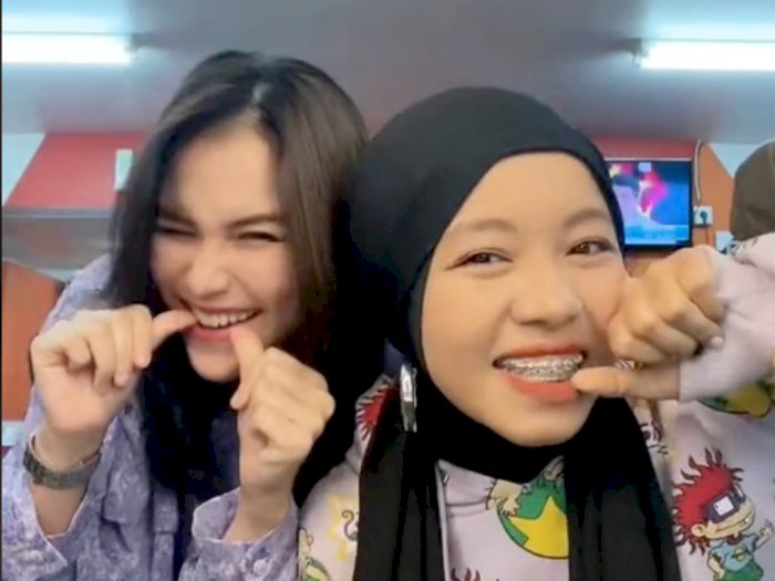 Outfit Fatimah Halilintar Joget Bareng Ayu Ting-Ting Disorot, Netizen: Duo Cantik!