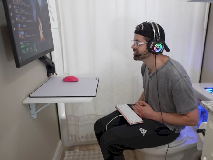Kreatif! YouTuber Ini Modifikasi Toilet Rumah Jadi PC Gaming, Auto Betah