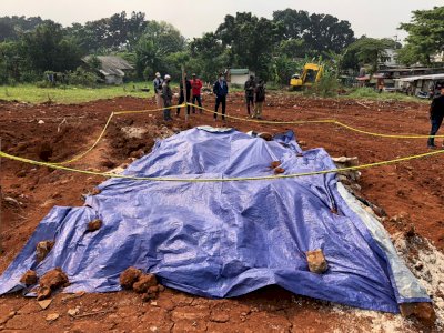 Penampakan Kuburan Beras Bansos di Depok Usai 6 Hari Ditemukan, Bau Amis Menyengat!