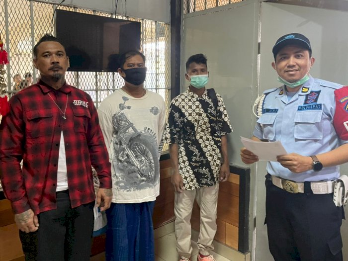 Potret Wajah Jerinx SID saat Bebas Penjara, Habiskan Sisa Cuti Penahanan Sampai Desember