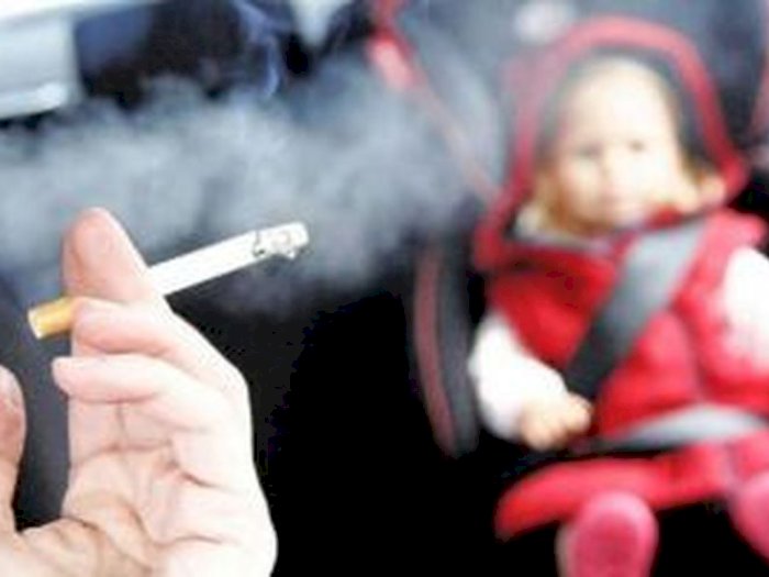 Efek Buruk yang Terjadi Bila Orang Tua Sering Merokok di Dekat Anak