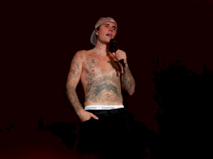 Justin Bieber Terlihat Bugar Saat Manggung Pasca Sembuh, Tampil Telanjang Dada