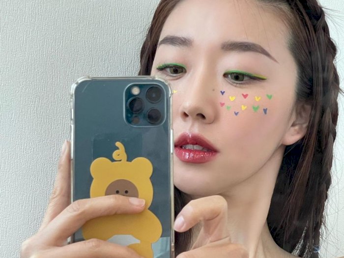 Ikut Challenge Makeup Pakai Buah, Hasil Riasan Sunny Dahye Bikin Pangling!