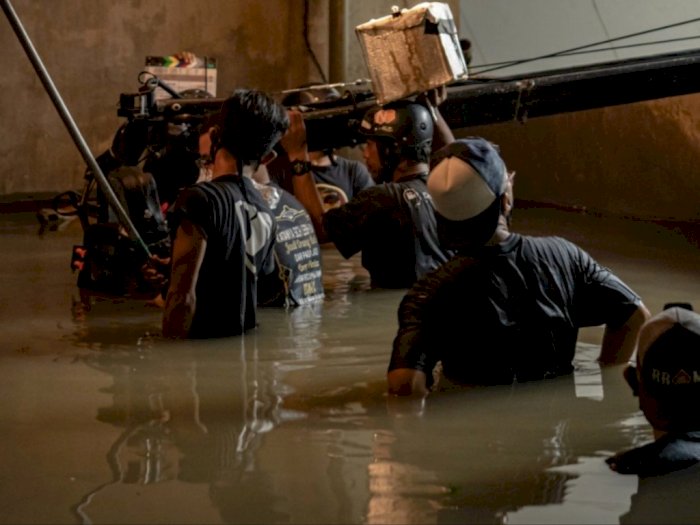Fakta Menarik Pengabdi Setan 2, Butuh 30 Mobil Tangki Air untuk Adegan Banjir Non CGI
