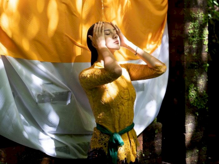 Anya Geraldine Dikira Pindah Agama Khidmat Ikut Tradisi Melukat di Bali Bareng Pacar 