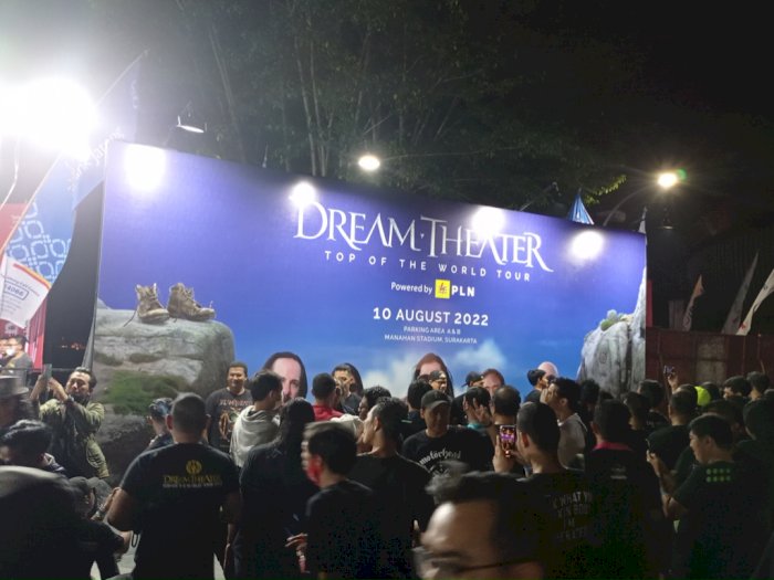 Menggebrak Solo! Dream Theater Hipnotis Ribuan Fansnya 2 Jam Tanpa Jeda! 