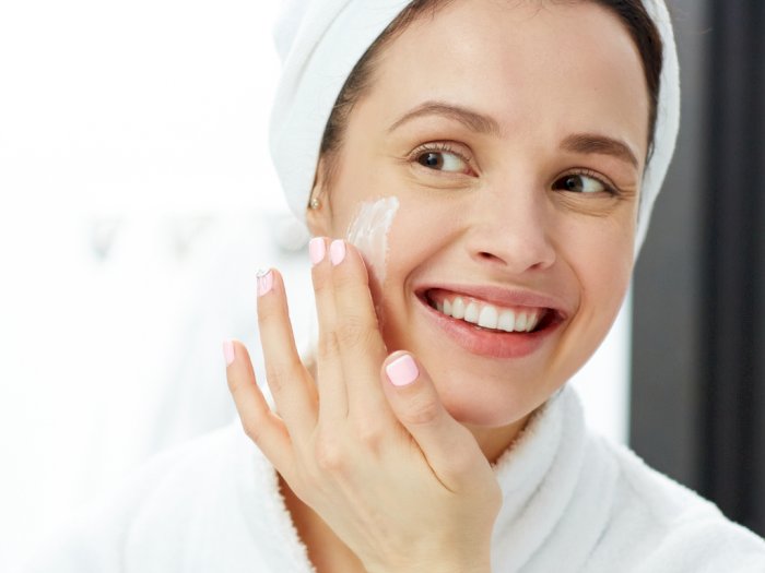  4 Rekomendasi Skincare Ini Bisa Hajar Tuntas Jerawat, Mau Coba?