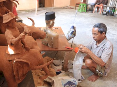 Luar Biasa! Seniman Tunanetra dari Klaten Membuat Patung Tanpa Melihat