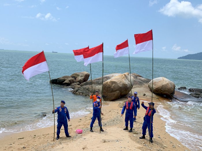 Penuh Perjuangan, Bendera Merah Putih Berkibar di Perbatasan Karimun-Malaysia