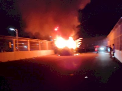 Gegara 'Gimmick' Percikan Api, Satu Mobil Hias Terbakar di Akhir Gelaran Jakarnaval