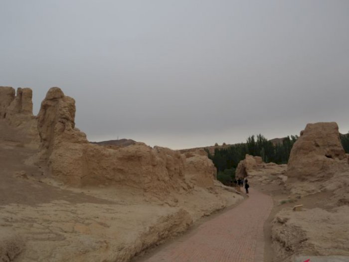 Sebanyak 2.000 Wisatawan Masih Terjebak di Xinjiang karena Gelombang COVID-19