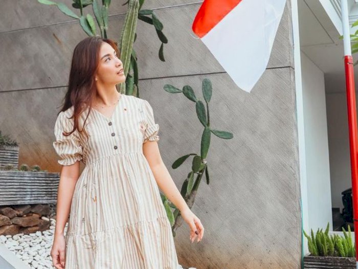 Chelsea Olivia bak Gadis Pakai Rok, Netizen Salfok Bendera Merah Putih Diikat ke Kaktus