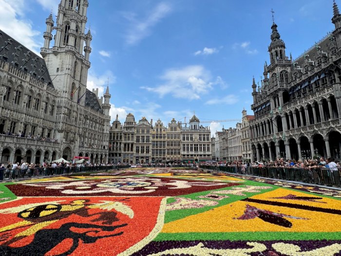 Penampakan Kota Tua Brussels yang Berhiaskan 400 Ribu Kuntum Bunga, Indah Banget!