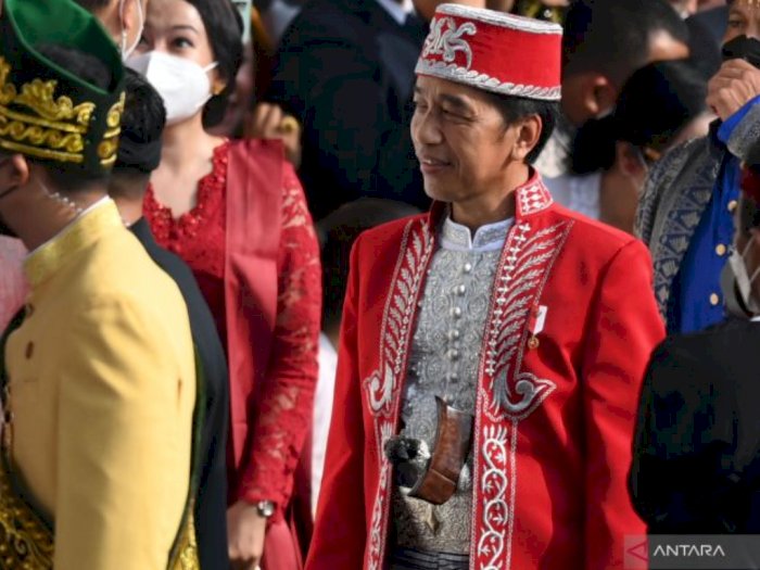 Gagah! Presiden Jokowi Pakai Baju Adat Dolomani dari Buton di HUT ke-77 RI