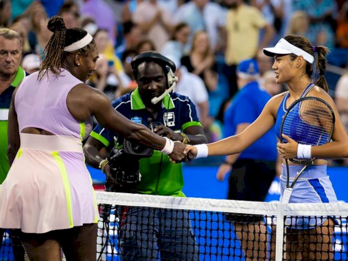 Kalahkan Serena Williams di Cincinnati Masters, Emma Raducanu Beri Penghormatan