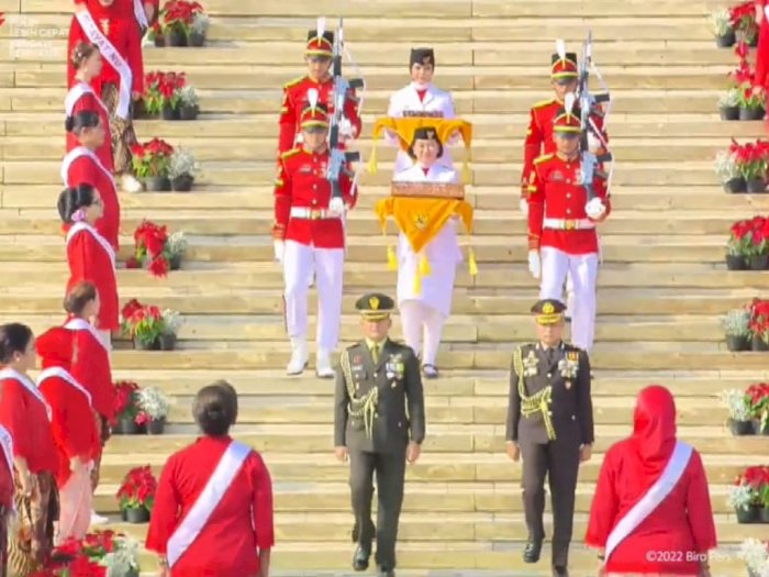 Duplikat Bendera Merah Putih dan Teks Proklamasi Dibawa ke Istana Negara
