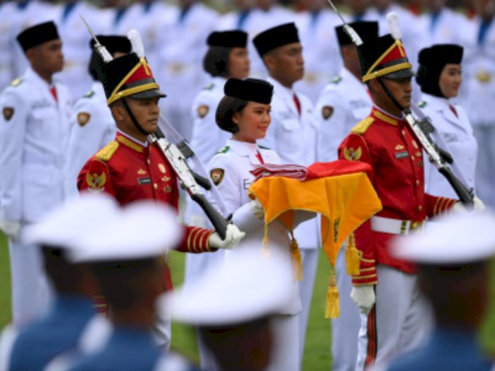 Merah Putih Dikibarkan di Istana Merdeka, Ini Profil Pembawa Baki hingga Pengibar Bendera