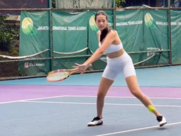 Potret Anya Geraldine Luwes Banget Main Tenis, Body Kencang Bikin Netizen Meleleh